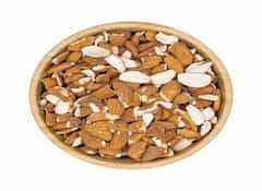 تصویر 3 از بادام درختی شکسته در بسته بندی اقتصادی مناسب کیک و شیرینی