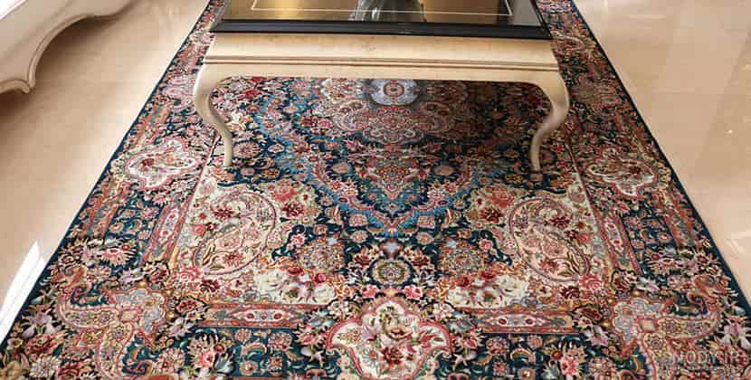 فرش ابریشمی ماشینی کرمان با دقت و ظرافت در تولید