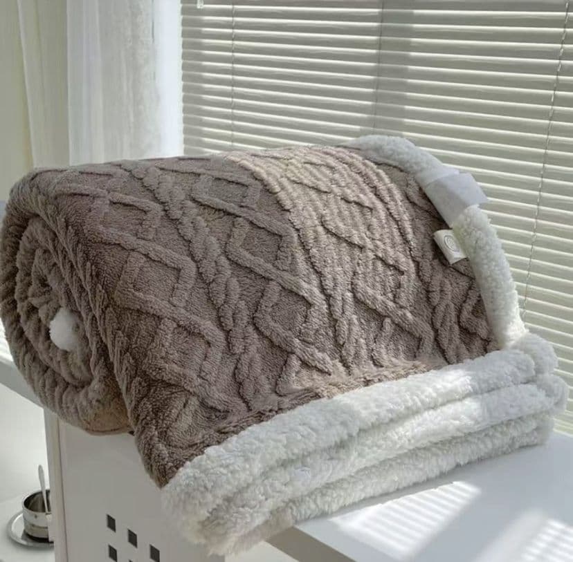 تصویر 3 از پتو ببعی گیس بافت سبک و گرم مناسب استفاده روزانه و سفر