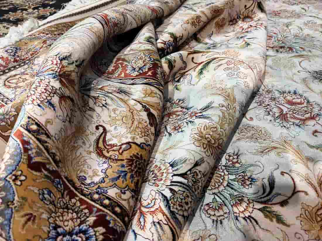 تصویر 3 از فرش ابریشمی ماشینی ملل با طرح های قومی و الهام گرفته از سنت ها