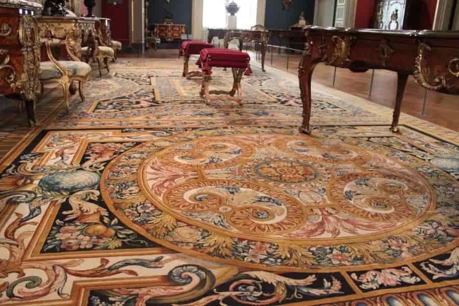 فرش ابریشمی ماشینی قالی سلیمان با نقوش اصیل و سنتی