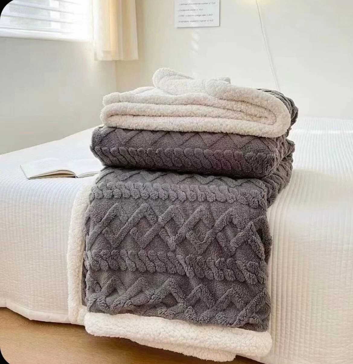 تصویر 4 از پتو گوسفندی گیس بافت کم‌ جا با قابلیت شستشوی آسان