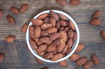 تصویر 2 از بادام درختی لعابی با مغز درشت مناسب پذیرایی