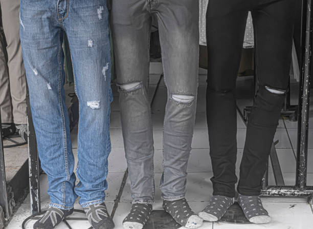 تصویر 4 از شلوار جین ذغالی راسته مردانه مناسب فعالیت های روزانه