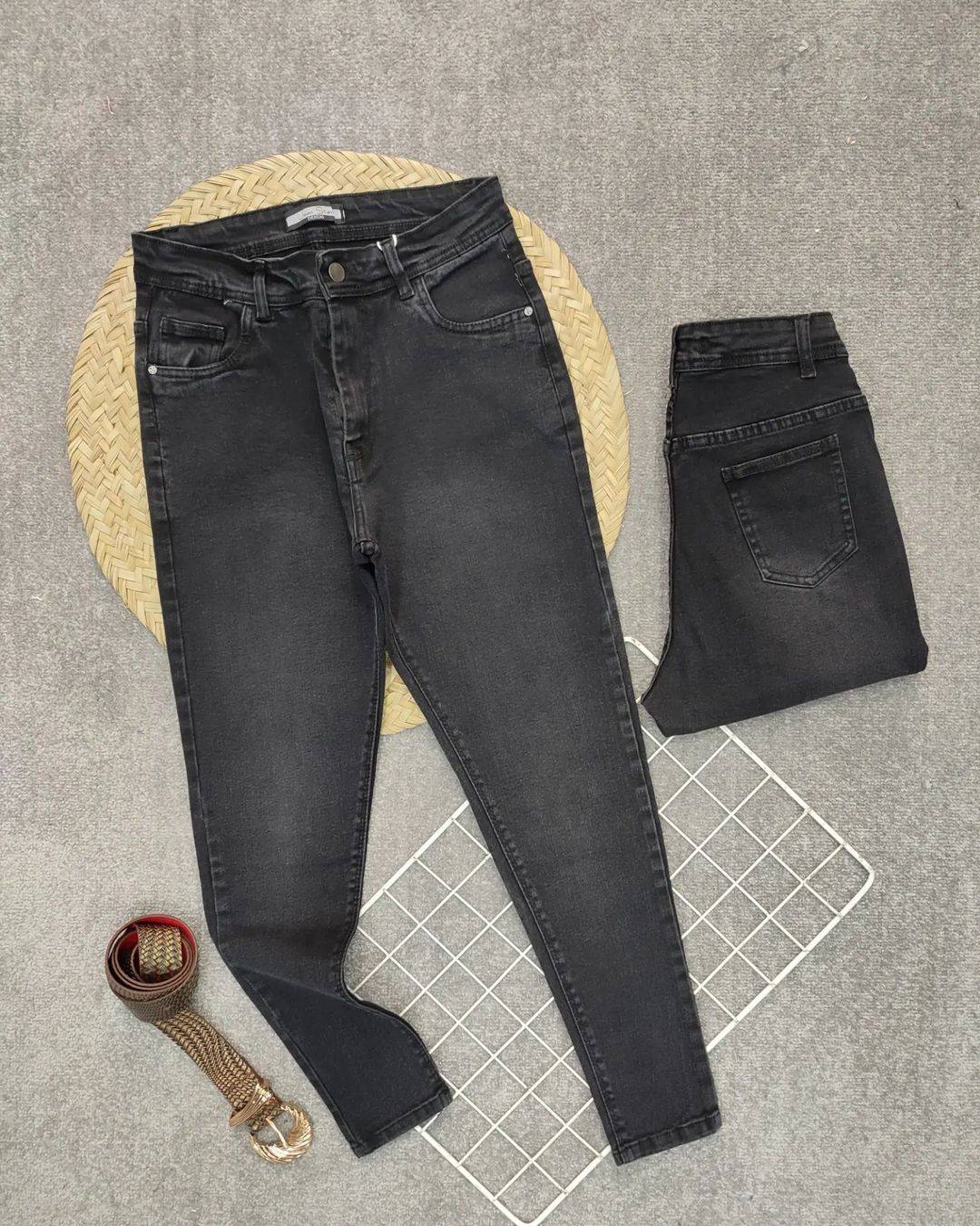 تصویر 4 از شلوار جین مام فیت ذغالی مناسب استفاده طولانی مدت