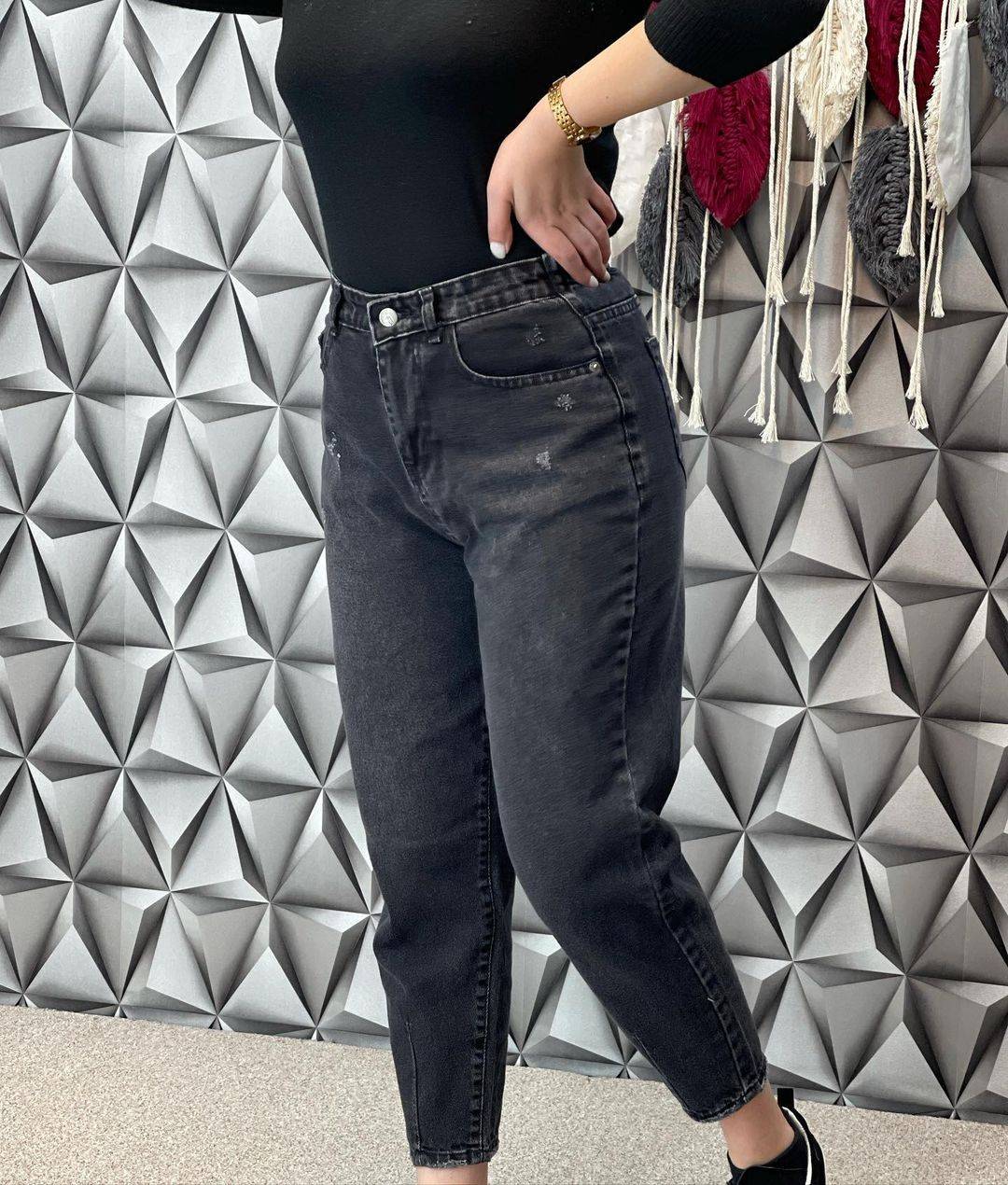 تصویر 1 از شلوار جین مام فیت ذغالی مناسب استفاده طولانی مدت