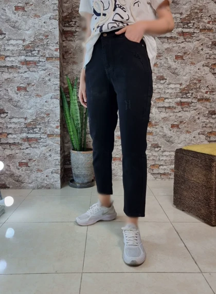 تصویر 5 از شلوار جین راسته ذغالی زنانه مناسب ست شدن با پوشش ساده