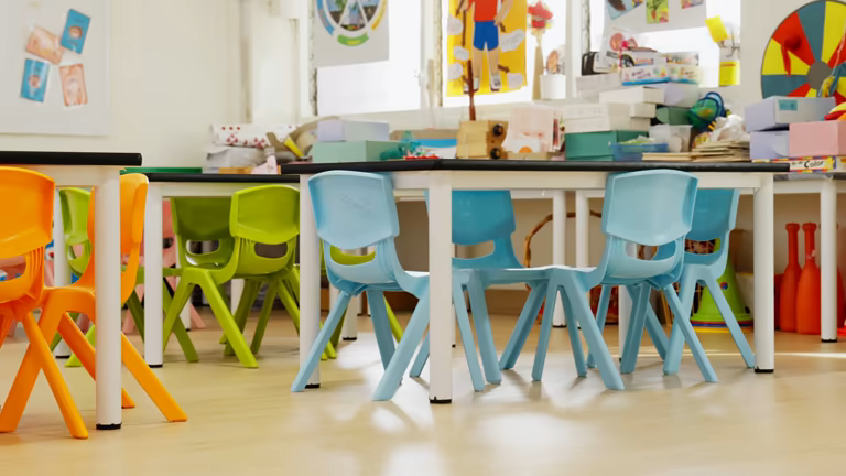 تصویر 5 از صندلی پلاستیکی بچه گانه ضد باکتری و قابل شستشو با مواد شوینده