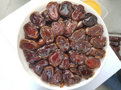 خرما کبکاب شیرینی متعادل با بافتی بسیار لطیف