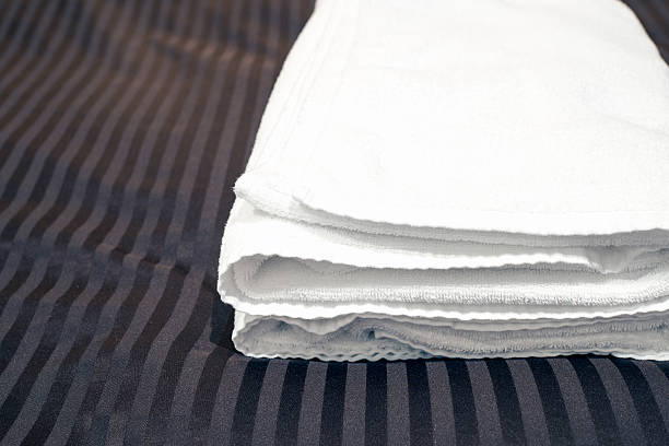 تصویر 1 از ملحفه هتلی مشکی درجه یک با بافت ریز و لطیف