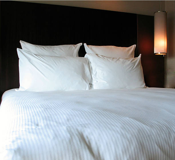 تصویر 3 از ملحفه هتلی ساده بدون کش مناسب انداختن روی ملافه اصلی