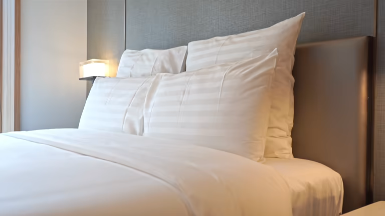 تصویر 5 از ملحفه هتلی ساده بدون کش مناسب انداختن روی ملافه اصلی