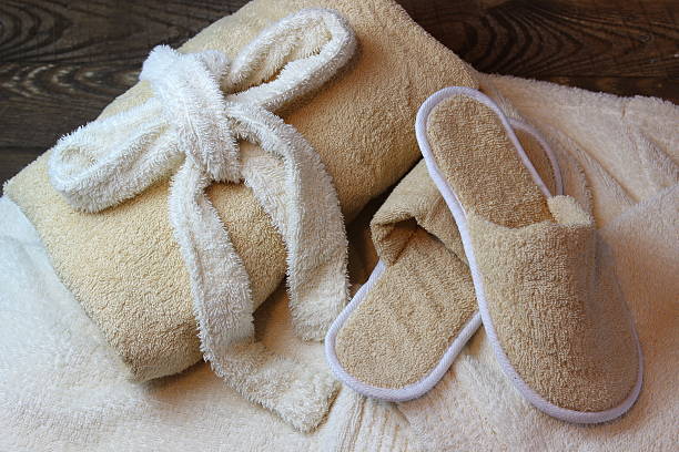 تصویر 1 از دمپایی حوله ای هتلی سبک مناسب استفاده در اتاق