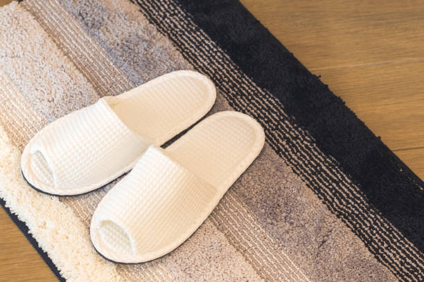 تصویر 3 از دمپایی حوله ای هتلی سبک مناسب استفاده در اتاق