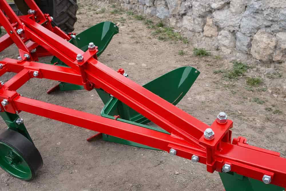 گاوآهن قربان زاده سازگار با خاکزار ها به روش سنتی