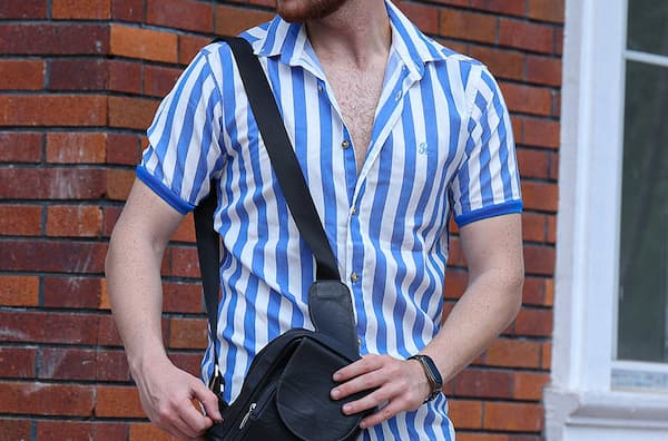 تصویر 1 از پیراهن مردانه راه راه آبی سفید مد روز مناسب استایل جوانان