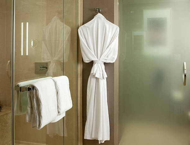 حوله استخری هتلی با قدرت جذب بالا مناسب استفاده پس از شنا