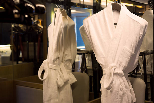 تصویر 3 از حوله سفید هتلی تن پوش با جذب بالا مناسب استفاده پس از استحمام