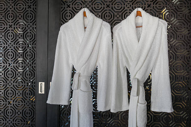 تصویر 4 از حوله سفید هتلی تن پوش با جذب بالا مناسب استفاده پس از استحمام