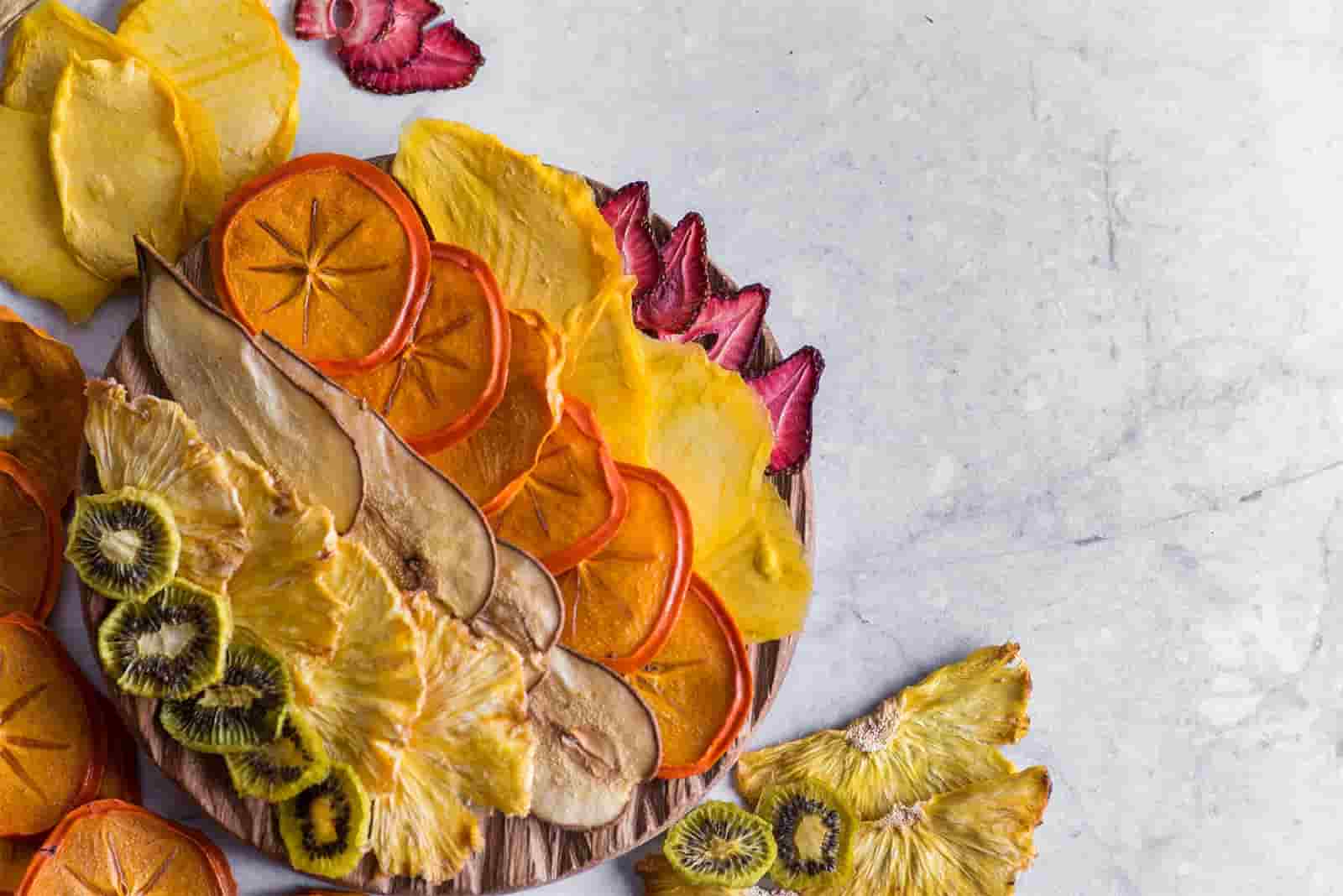 میوه خشک عالیجناب انتخاب میوه های سالم و تازه