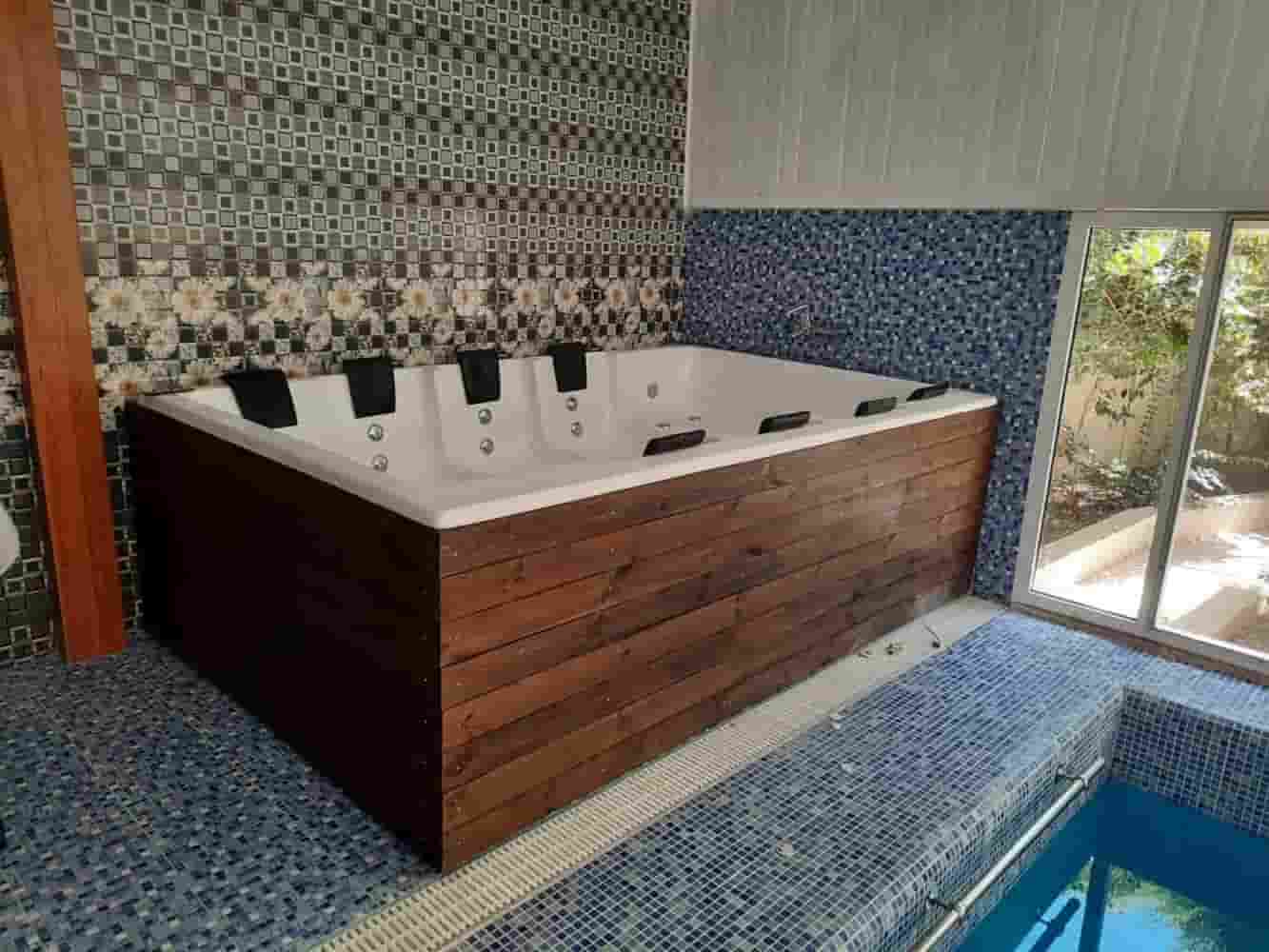 تصویر 2 از جکوزی 8 نفره با جریان‌های هیدرودرمانی و فضای گسترده