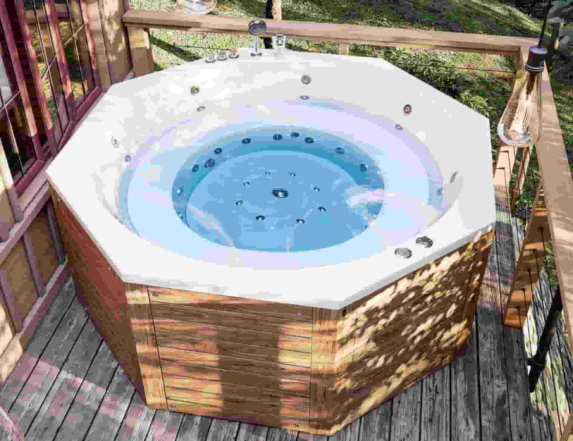 تصویر 3 از جکوزی 8 نفره با جریان‌های هیدرودرمانی و فضای گسترده