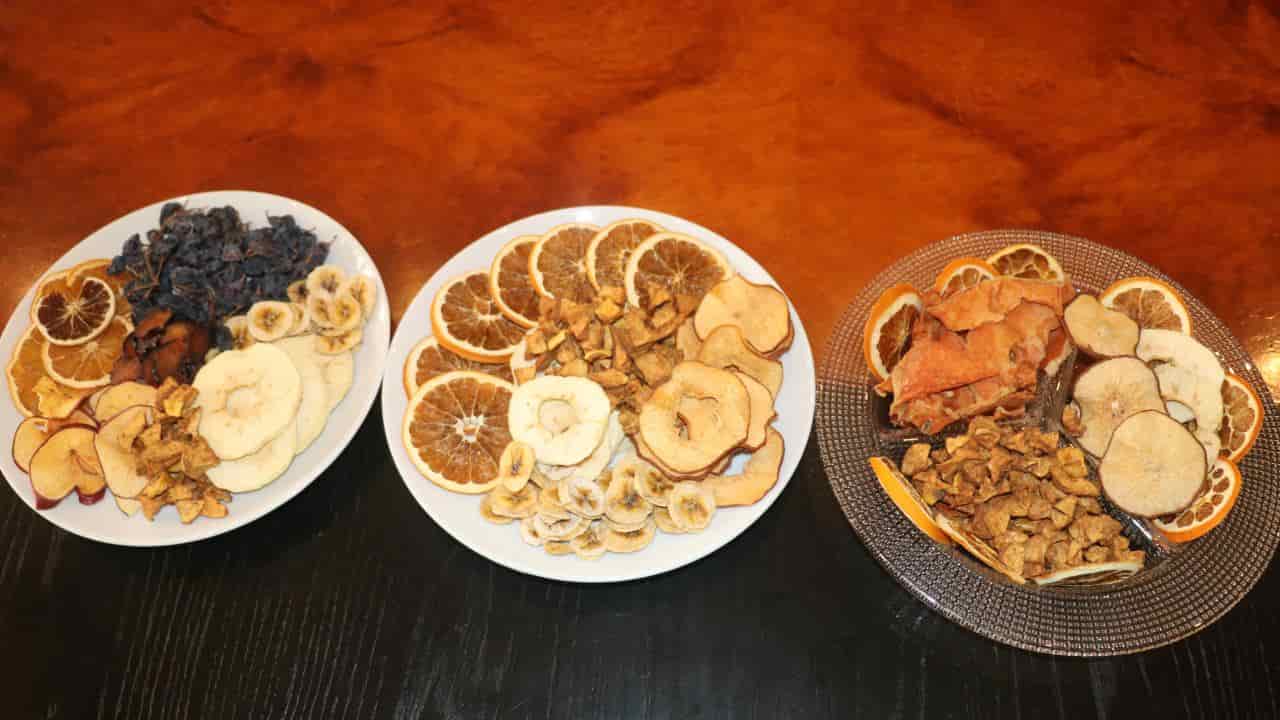 میوه خشک آبان با رنگ طبیعی و بافت تازه