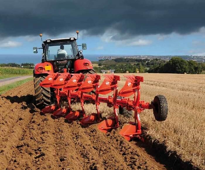 تصویر 1 از گاوآهن دو طرفه برگردان دار سامانه واژگونی کنترل شده