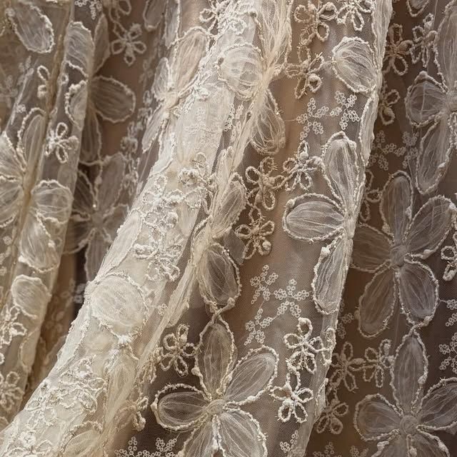 تصویر 2 از پارچه پرده ای طرح دار و متنوع با ایستایی متعادل