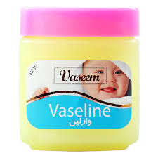 وازلین بچه با ساختار سبک و جذب تدریجی