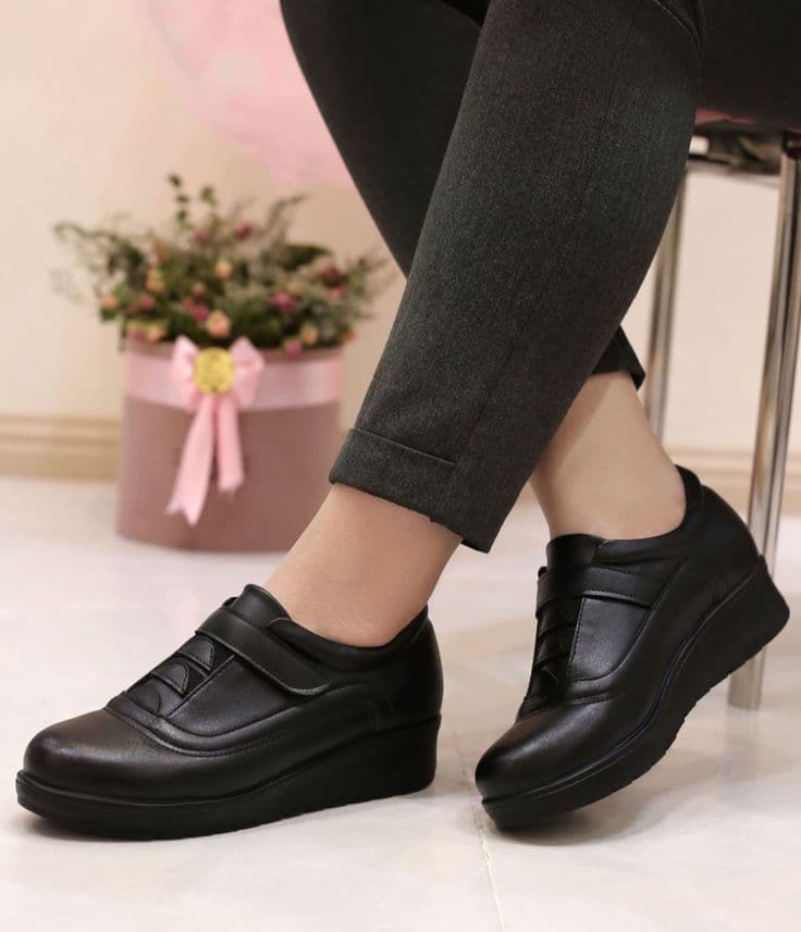 تصویر 1 از کفش چرم تهران سبک و مقاوم با دوخت محکم مناسب محیط های شهری