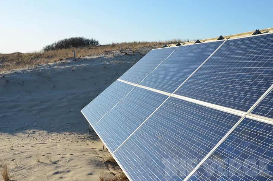 تصویر 1 از پنل خورشیدی نقره با پوشش مقاوم در برابر اشعه خورشید