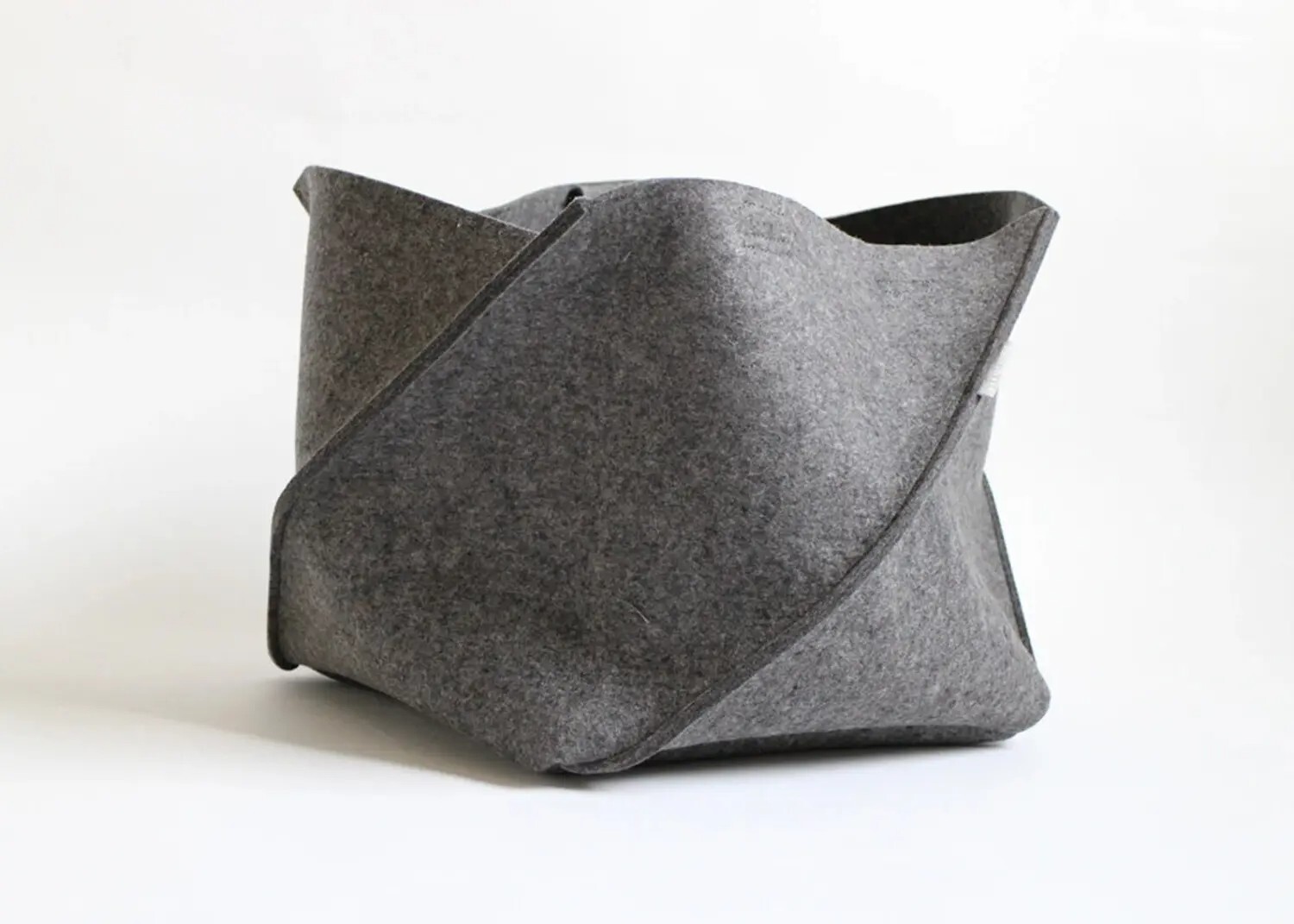 تصویر 2 از کیف نمدی تولید خانگی با کیفیت بالا مناسب برای استفاده روزانه