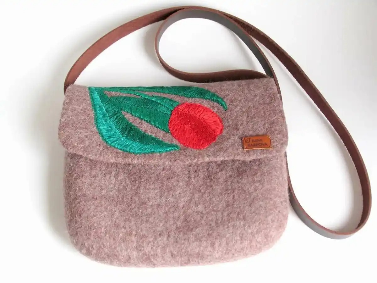 تصویر 1 از کیف نمدی لطیف نرم و خوش دوخت با ساختاری راحت مناسب استفاده مداوم