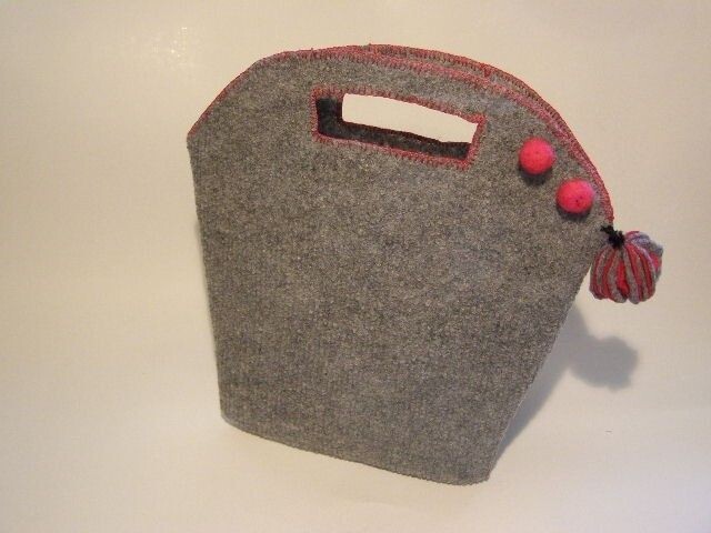 تصویر 1 از کیف نمدی منحصر به فرد با کیفیت مطلوب مینیمالیسم و تک رنگ