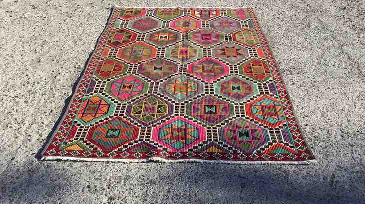 تصویر 2 از گلیم دست بافت کیفیت عالی و بافته شده با نخ طبیعی و ابریشم