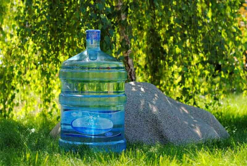 آب معدنی سقا تصفیه‌ شده بدون افزودنی شیمیایی