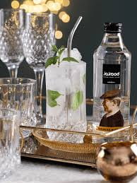 تصویر 1 از آب معدنی شیشه ای جاجرود نگهداری‌ شده‌ در‌ بسته‌ بندی‌ بهداشتی