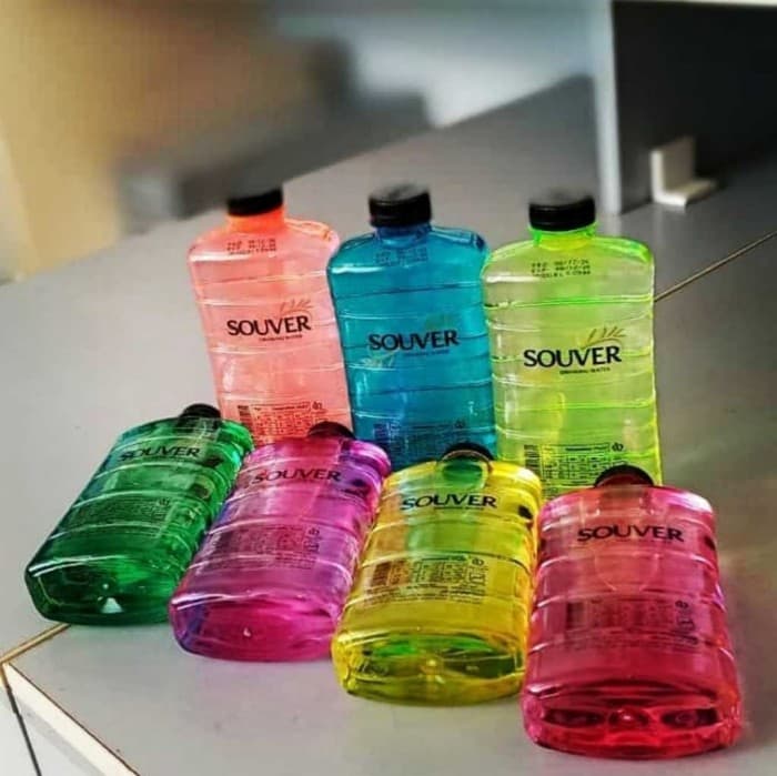 آب معدنی کوچک رنگی نوشیدنی سالم برای حفظ انرژی بدن