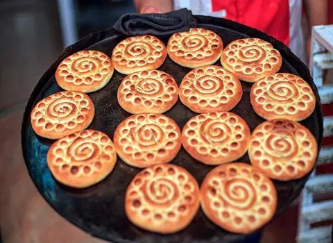 کلوچه لاهیجان با مواد طبیعی و سالم