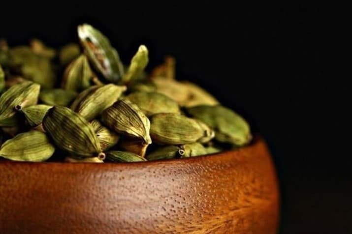 تصویر 1 از هل سبز اعلا با عطر گرم و ماندگار