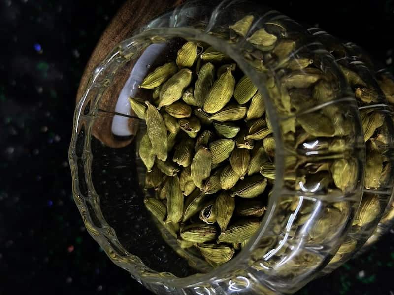 تصویر 2 از هل سبز اعلا با عطر گرم و ماندگار