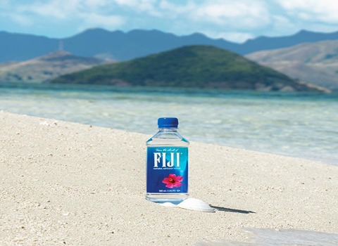 آب معدنی فیجی با طعم طبیعی و گوارا برای مصرف روزمره