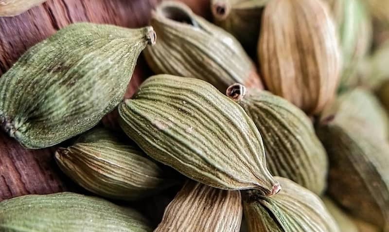 تصویر 4 از هل سبز درجه یک انتخابی مناسب برای نوشیدنی های سنتی