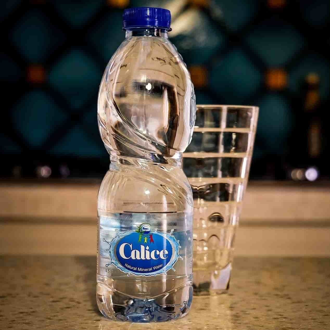 آب معدنی کالیس بسته بندی در بطری یکبار مصرف