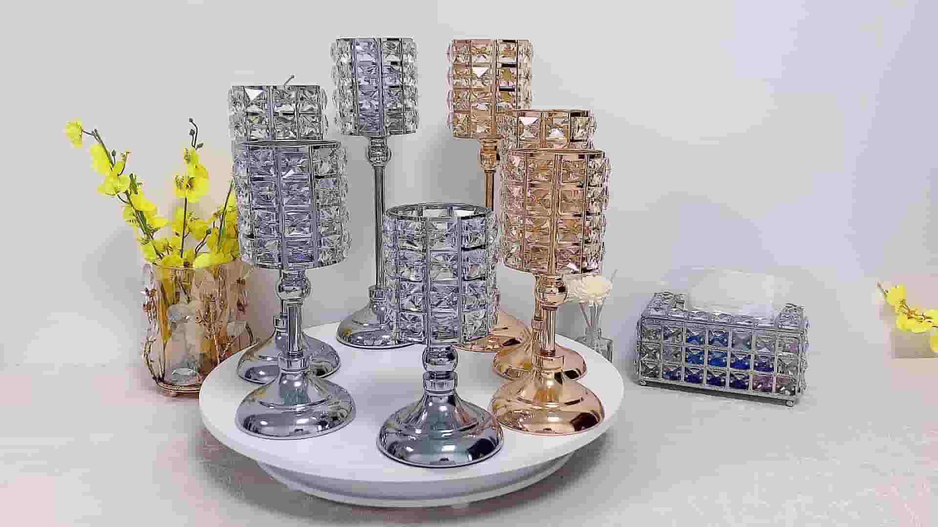 تصویر 3 از شمعدان دکوری کریستالی با طراحی ظریف و پایه فلزی