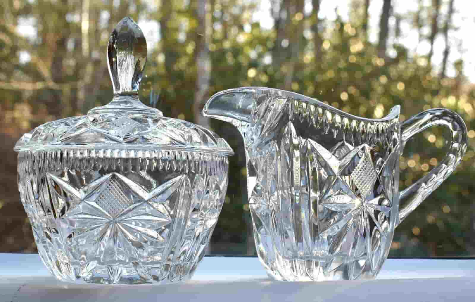 تصویر 3 از قندان دکوری شیشه‌ای با درپوش و طراحی مینیمال