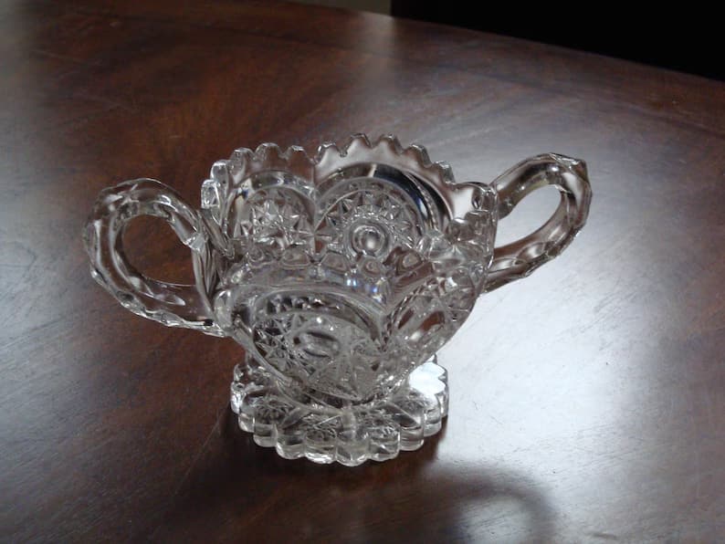 تصویر 2 از قندان دکوری شیشه‌ای با درپوش و طراحی مینیمال