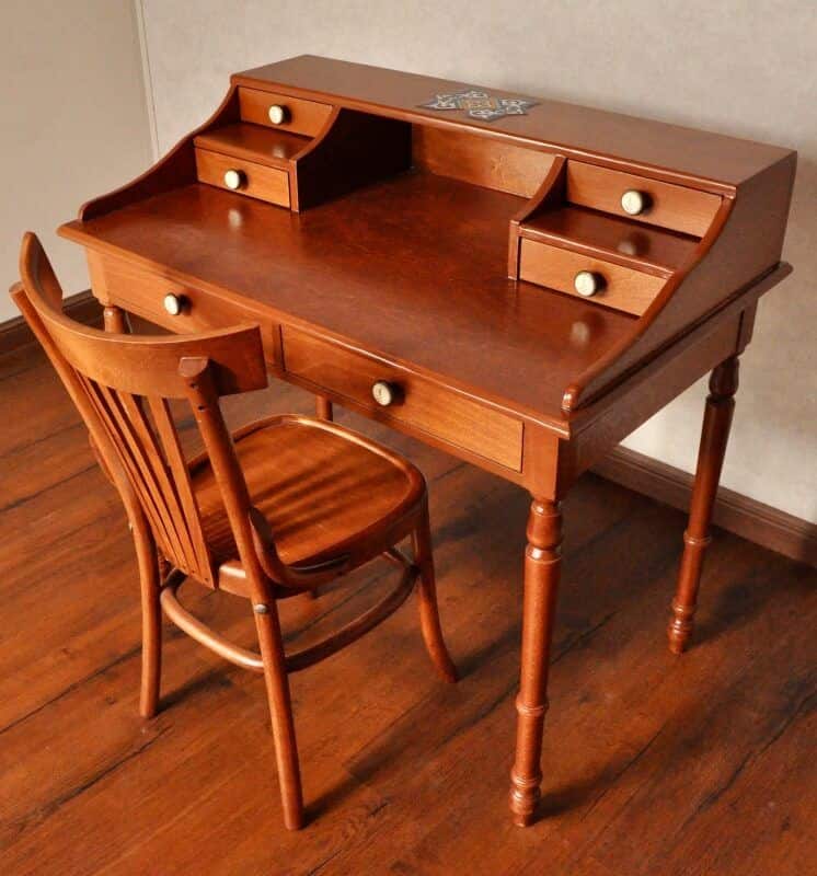 تصویر 2 از صندلی چوبی سالن مطالعه با نشیمن استاندارد