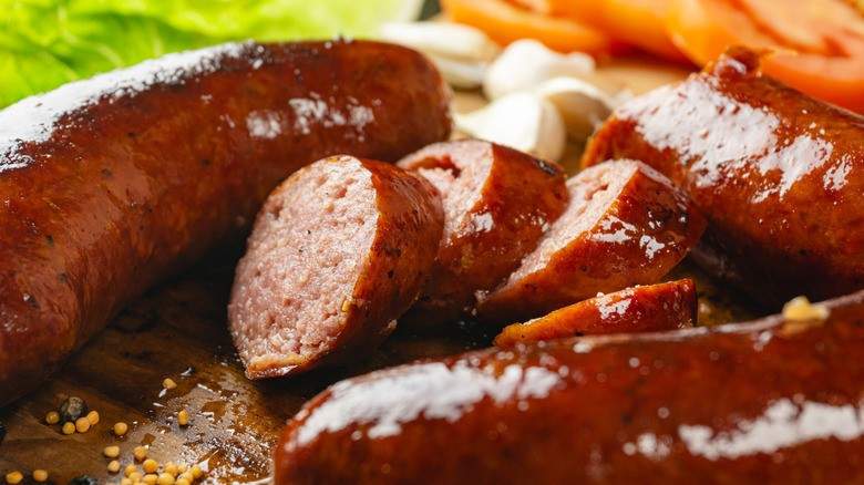 تصویر 4 از سوسیس دودی بلغاری ادویه دار مناسب برای کباب کردن در پیک نیک ها و دورهمی ها